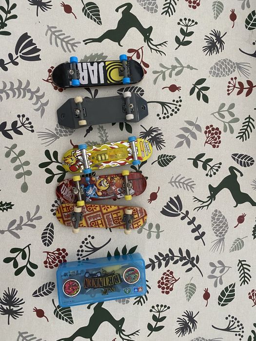 Pista com skates da tech dech