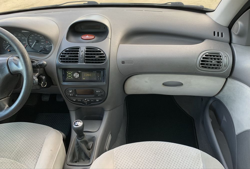 Peugeot 206 //143mil kms //AC digital // teto panorâmico -Impecável