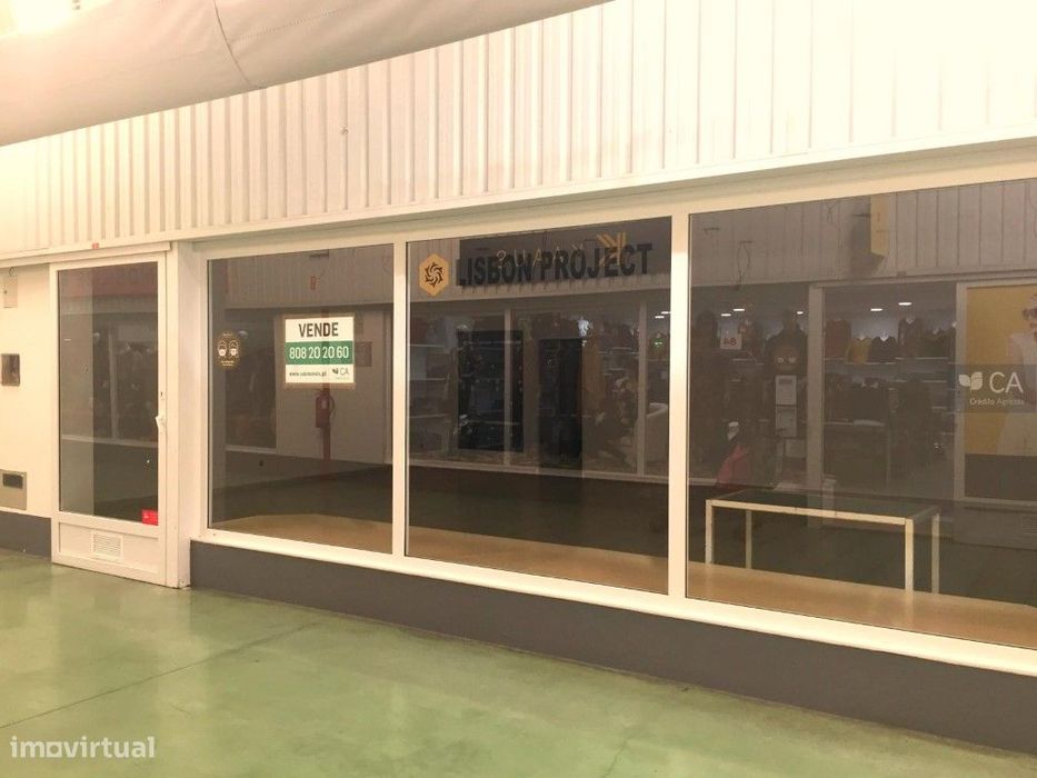 Loja com 95m² para venda, situada em Samora Correia