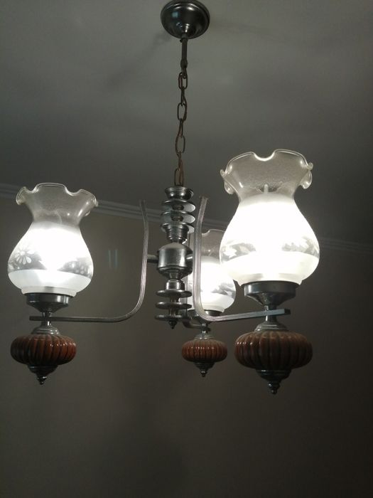 Candeeiro de tecto em metal e cerâmica