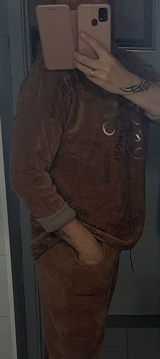 Красивый привозной костюм. Италия