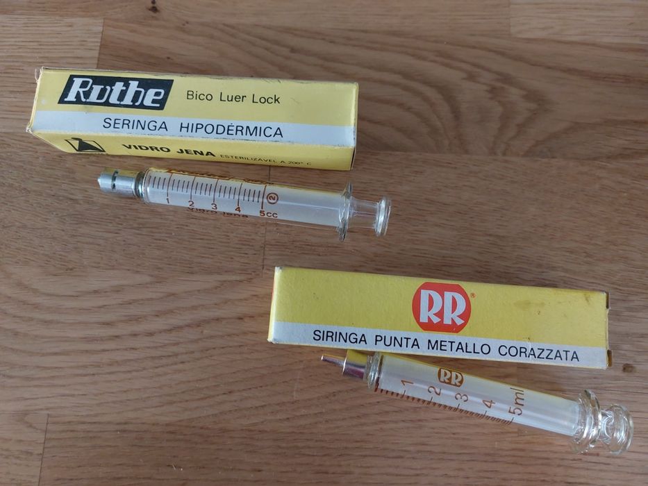 Material médico - seringas de vidro