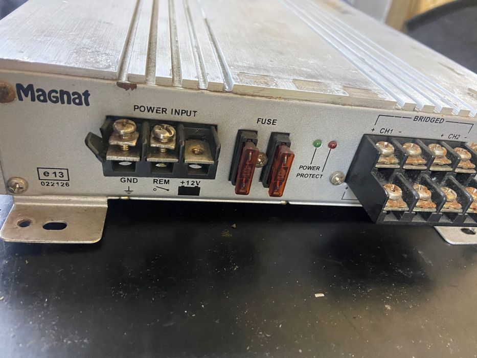 Amplificador Magnat "the rock" 1000+ Condensador