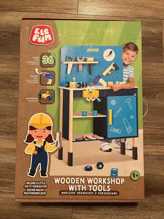 Drewniany warsztat z narzędziami