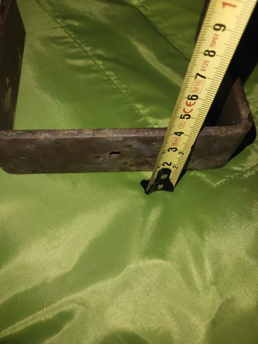 Wieszak, hak na skrzynkę balkonową.