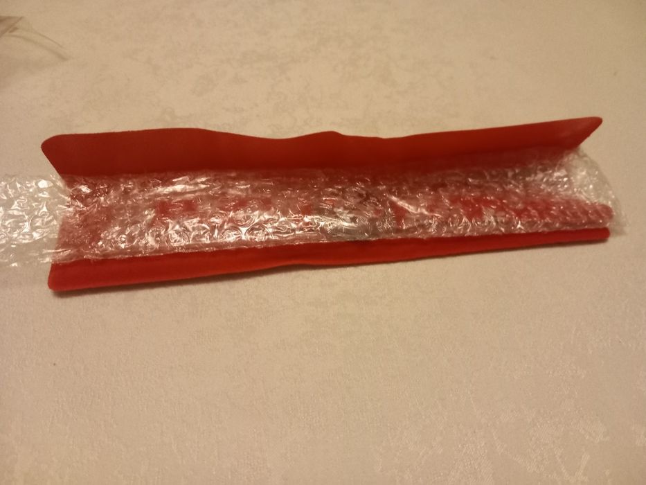 Zegarek czerwony w kwiaty wraz z oryginalnym opakowaniem i instrukcją