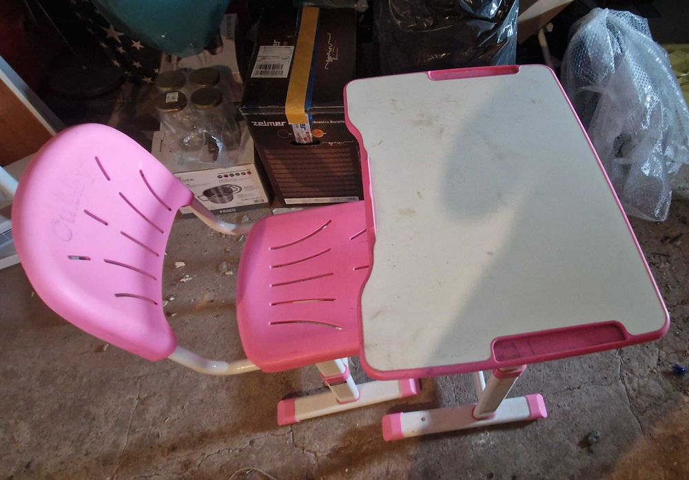 Biurko z krzesełkiem