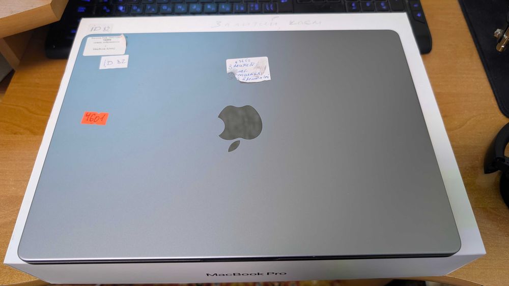 Macbook Pro A2442 14" M1 на запчастини