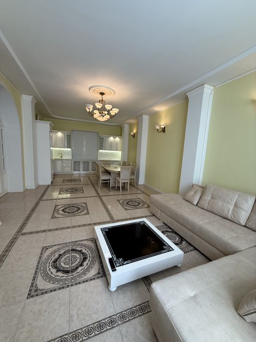 Аренда шикарного дома на Звиренецкой,Печерск,Посольства,бассейн,камин