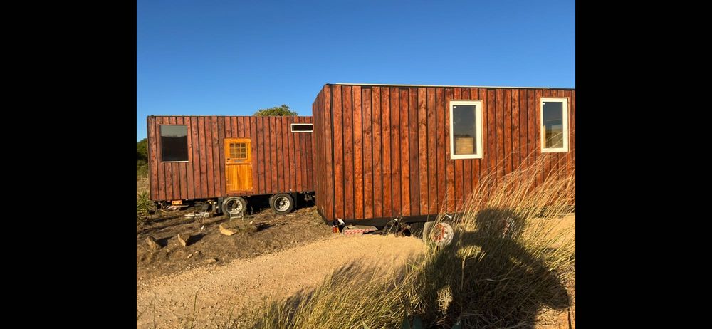 Tiny house totalmente mobilada, disponível em várias versões