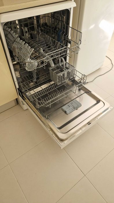 Máquina de Lavar Loiça, Indesit, modelo DFE 1B1913, nova
