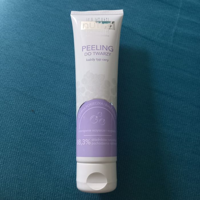 Nutka peeling do twarzy czarna porzeczka i białe kwiaty