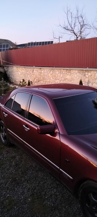 Мерседес Е 210 у хорошому стані