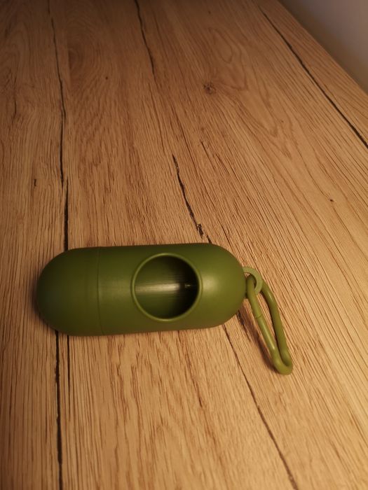 Etui / pojemnik na woreczki na psie odchody