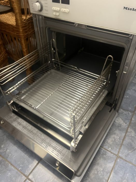 Духову шафу Miele Classic, духовку під забудову