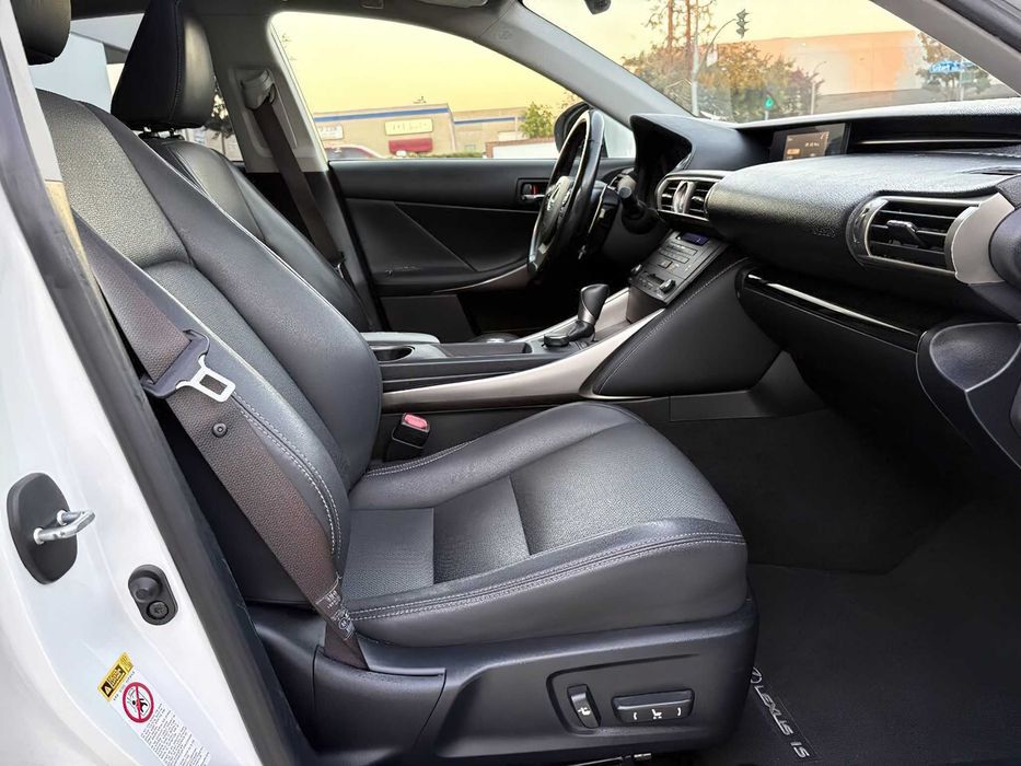 Lexus IS 250      2015