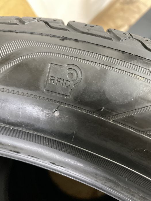 245/45/19 102V Goodyear Efficent Grip Performance 2