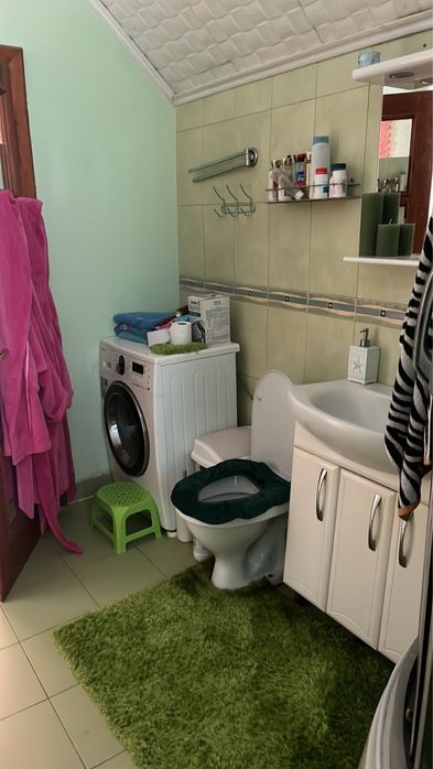 Здається окрема кімната в будинку для дівчини