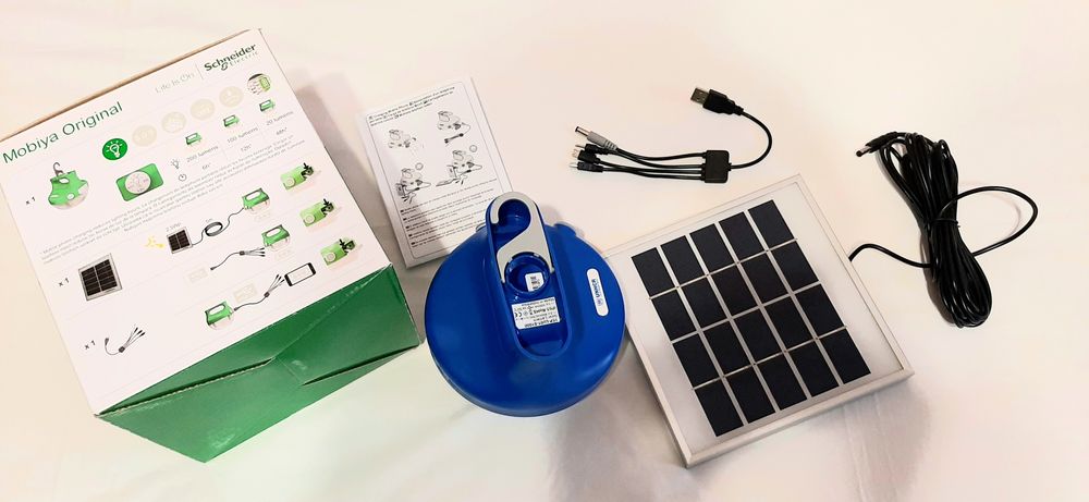 Ліхтар. Лампа. Фонарь. Сонячна панель. Заряд телефона.