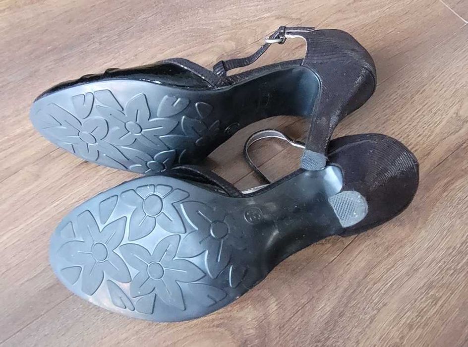 Eleganckie czarne szpilki r. 39