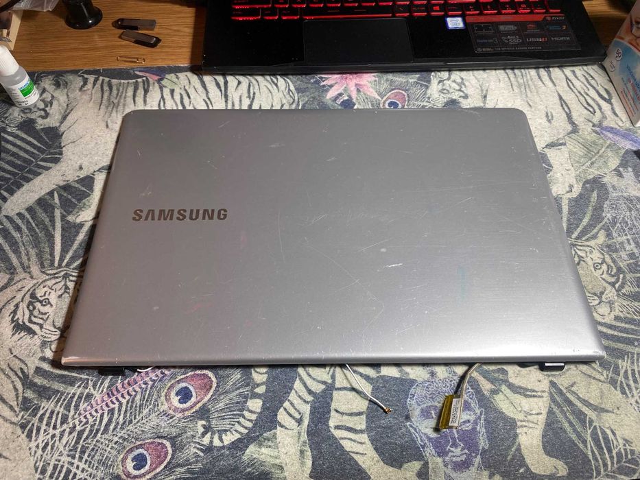 Klapa matrycy Samsung NP450R5E