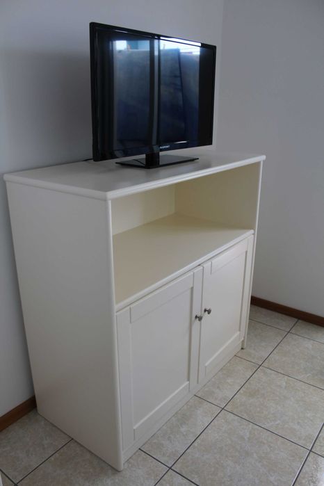 Móvel de Sala/TV com Arrumação – Cor Branco