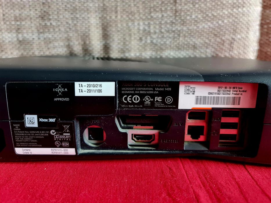 konsola Xbox 360S 250GB + kinect + pad i gry