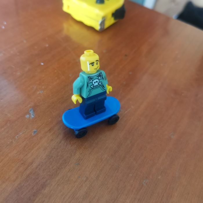 Lego Minifigs minifigurka minifigures skater seria 1
