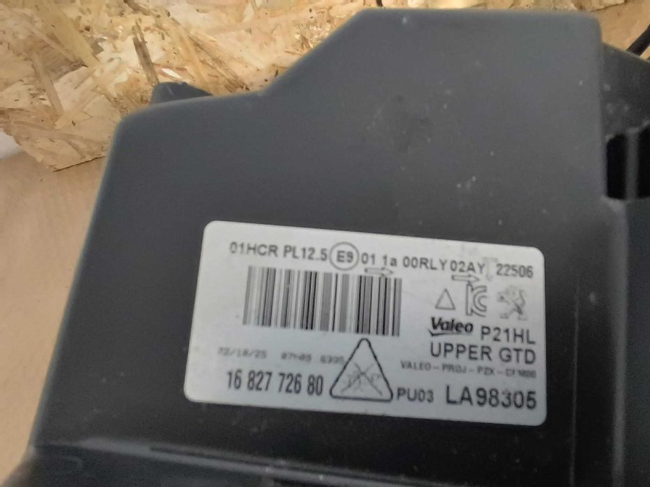 Farois esquerdo e direito Peugeot 2008II GT