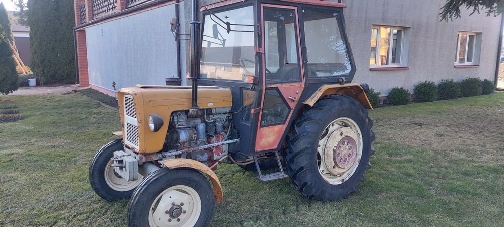 Sprzedam ursus c 330 z kabina 1985 rok