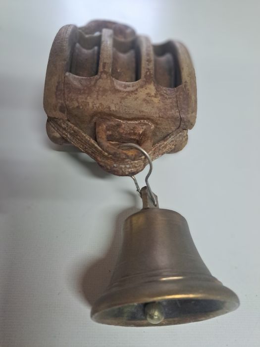 Cadernal proveniente de navio movido a vela