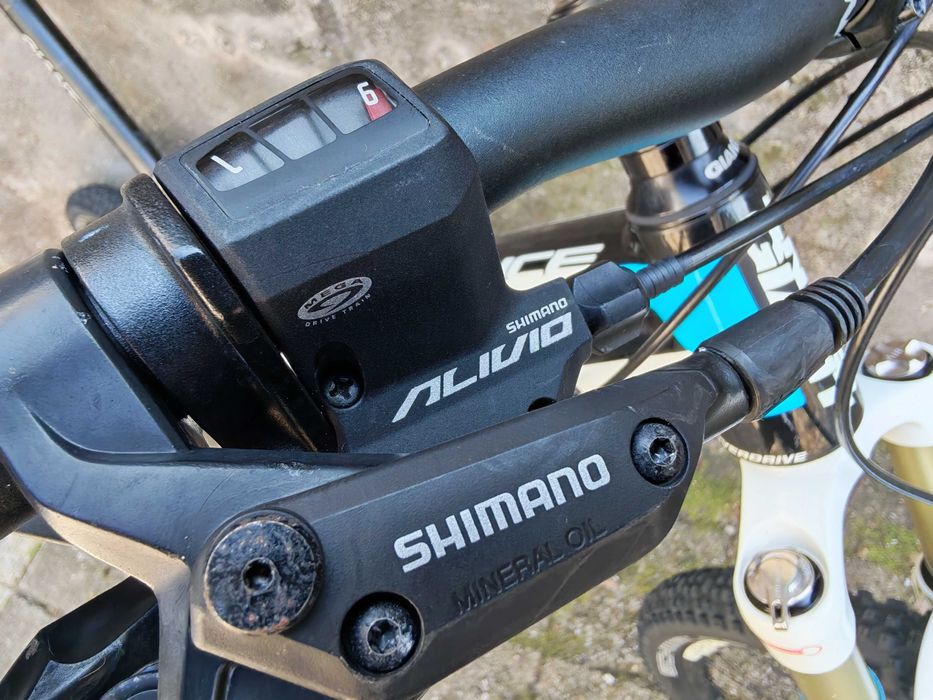 Bicicleta de suspensão total Giant Trance