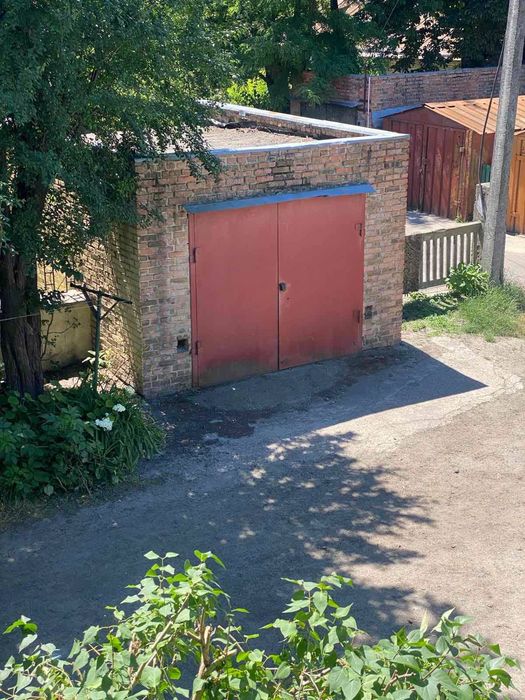 Продам гараж центр Луцьк