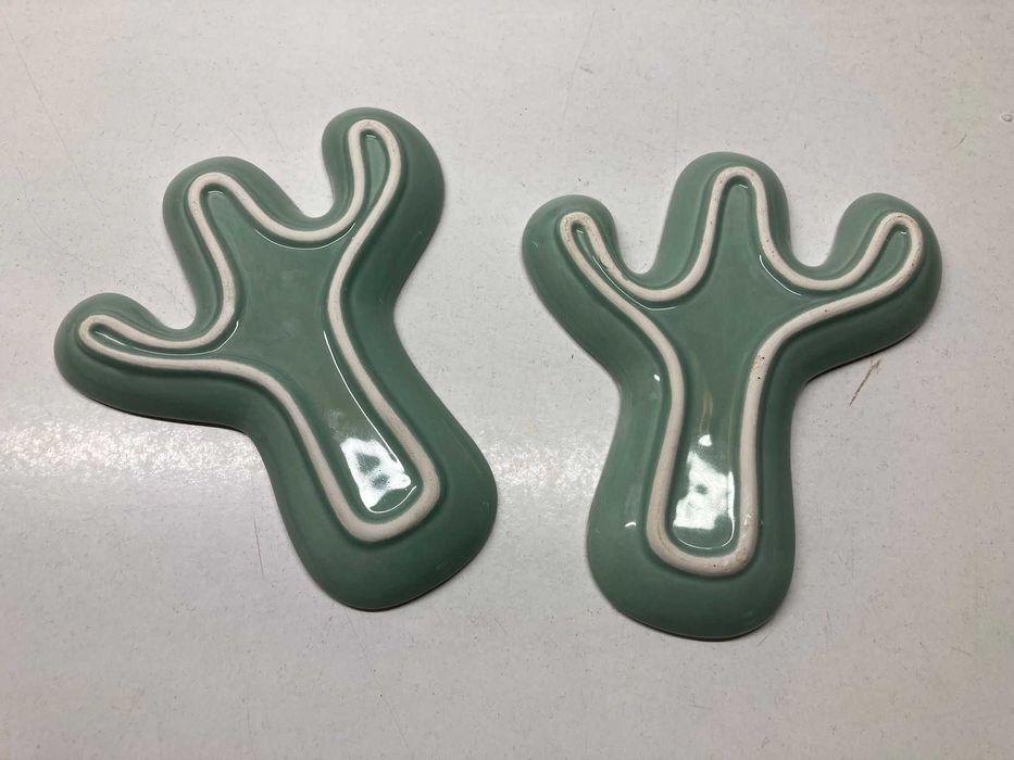 2 Small Cactus-Shaped Plates447035838657341441