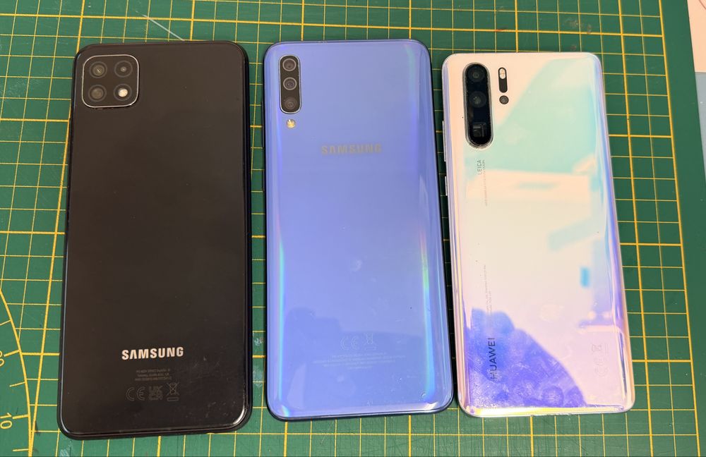 Vendo 3 telemóveis para reparação