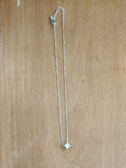 colar da marca swarovski