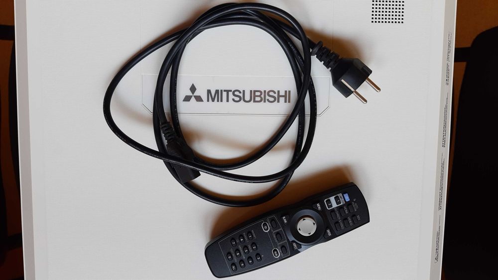 Projektor Mitsubishi UL7400U