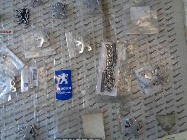 Naklejki Emblematy Peugeot kisbee speedfight elystar satelis elyseo