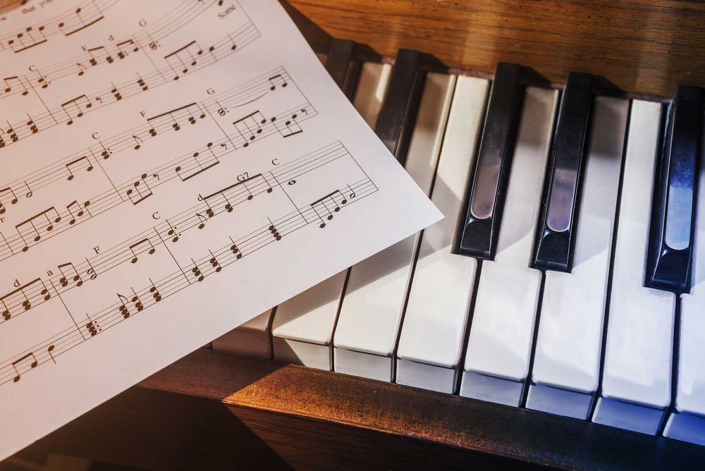 Aulas de Piano para iniciantes -– Estudante de Formação musical