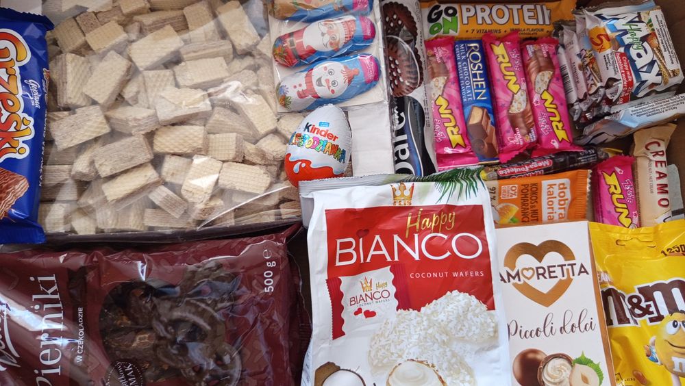 Zestaw słodyczy Haribo pierniki wafelki MMS zozole Kinder batony prali