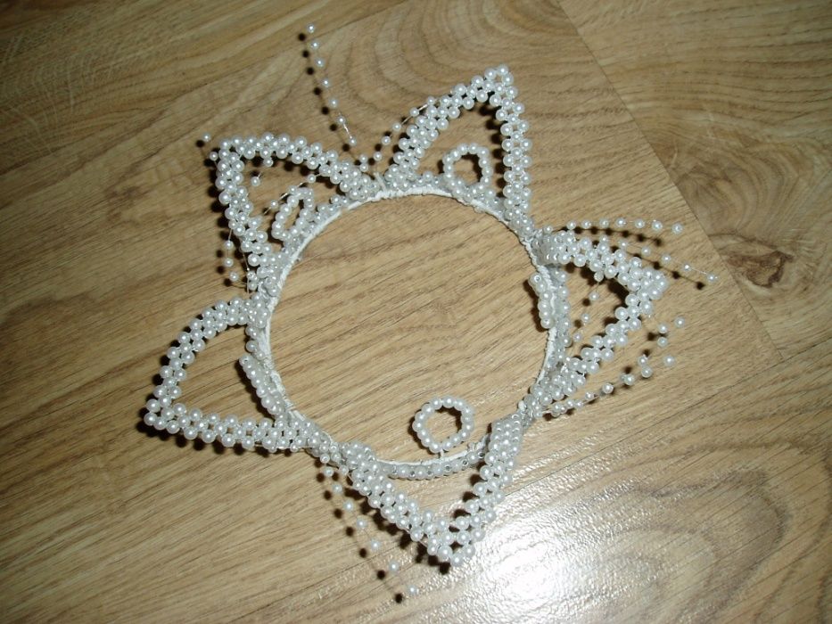 Корона на праздник из бусин.