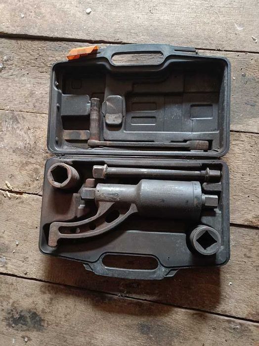 Гайковерт ручний механічний м'ясорубка ключ балонний редукторний