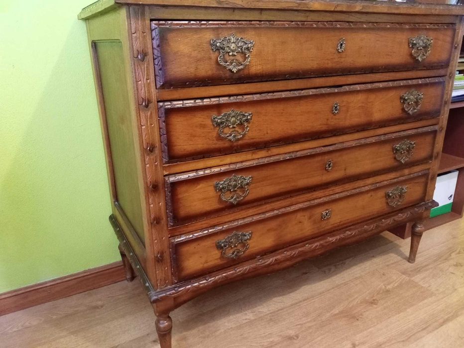 Quarto Casal Completo: Cama, Mesas de cabeceira, Cómoda e Roupeiro
