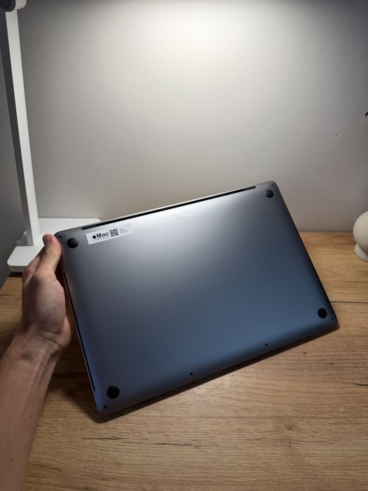 MacBook Pro 16 2019 Intel i9 32GB RAM 1TB SSD Radeo 5300