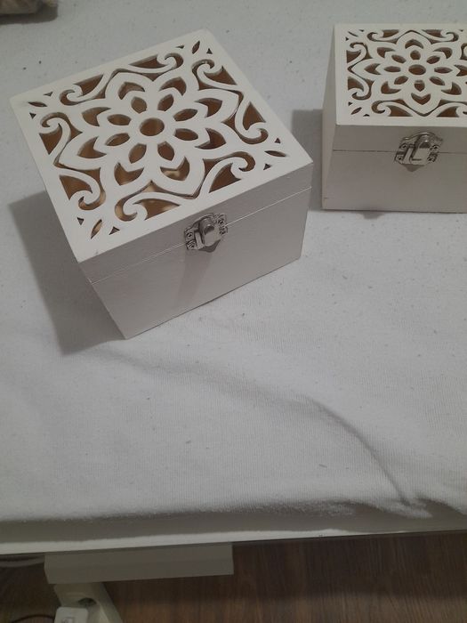 Caixas de madeira branco ideais para guardar pequenos acessórios usada em bom estado.