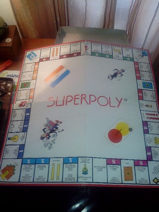 Jogo de Superpoly em boas condições.