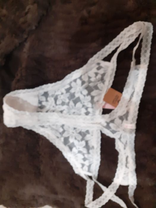 "Victoria's Secret", stringi w rozm. XXL.