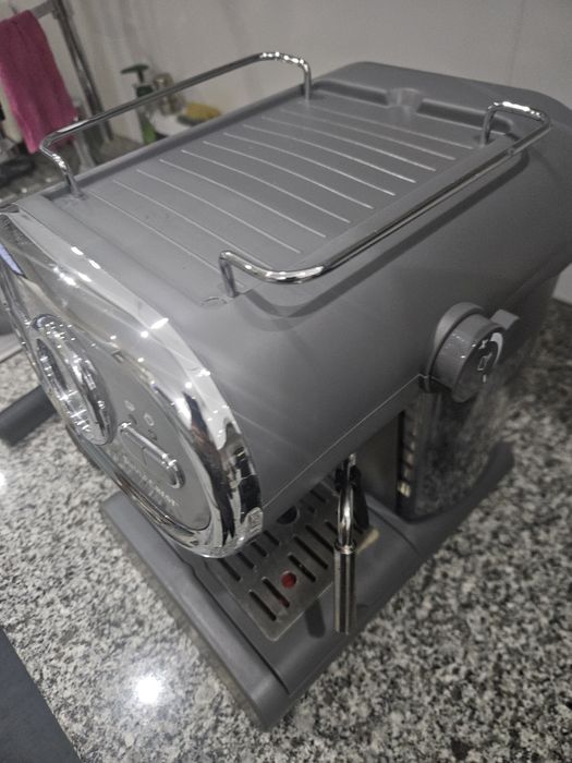 Máquina de café Silvercrest, pouquissimo uso, com os acessórios