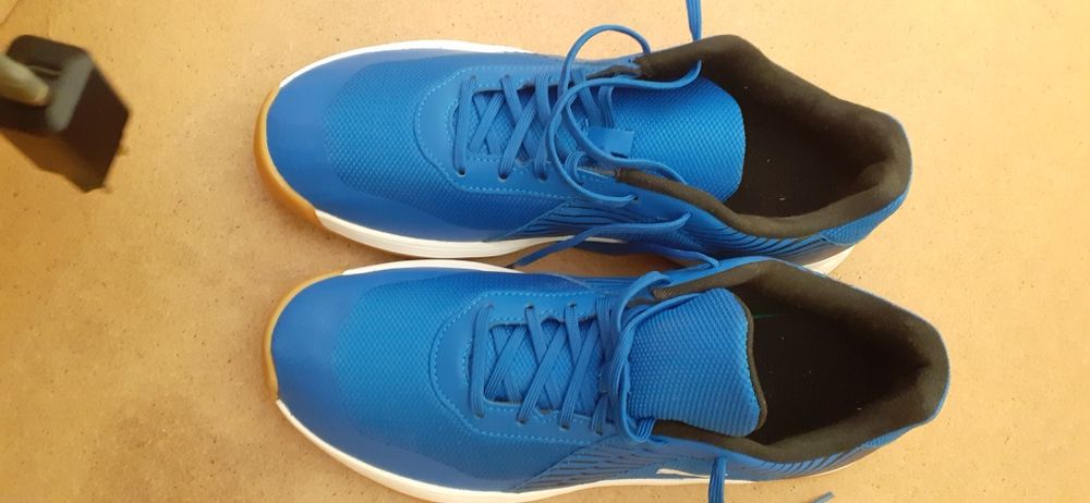 Продам кросівки нові