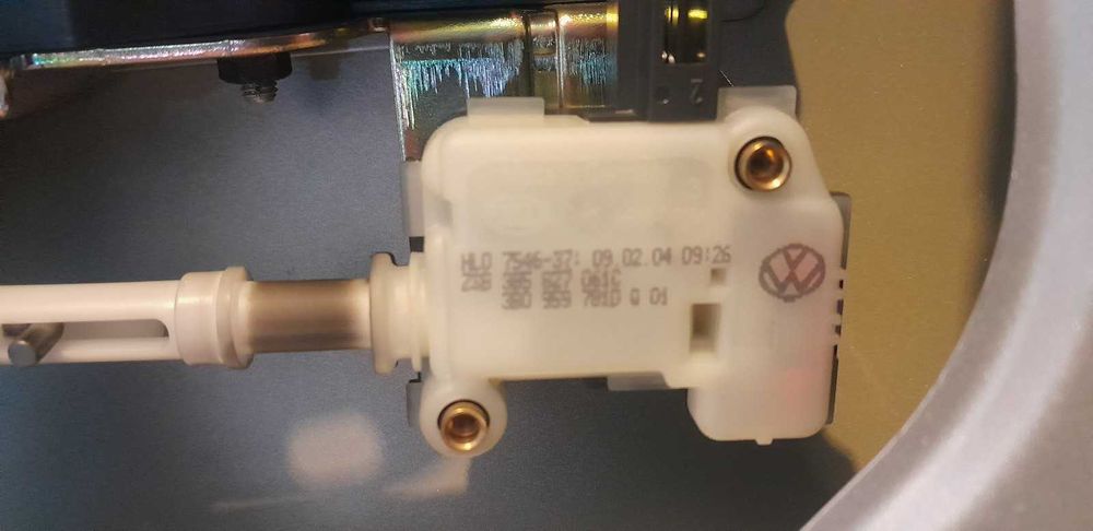 Klamka klapy bagażnika siłownik Vw Passat B5 FL Superb 1 3B5'827297